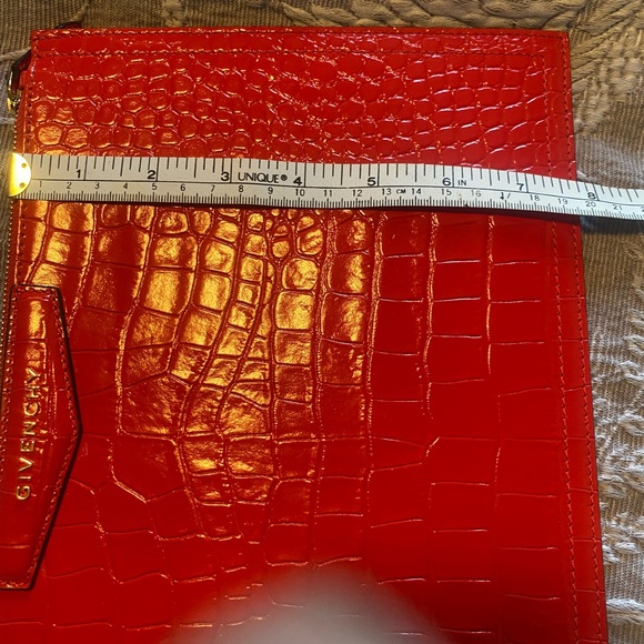 ❌SOLD❌Givenchy - Authentic Antigona Med Red Pouch - Picture 7 of 8
